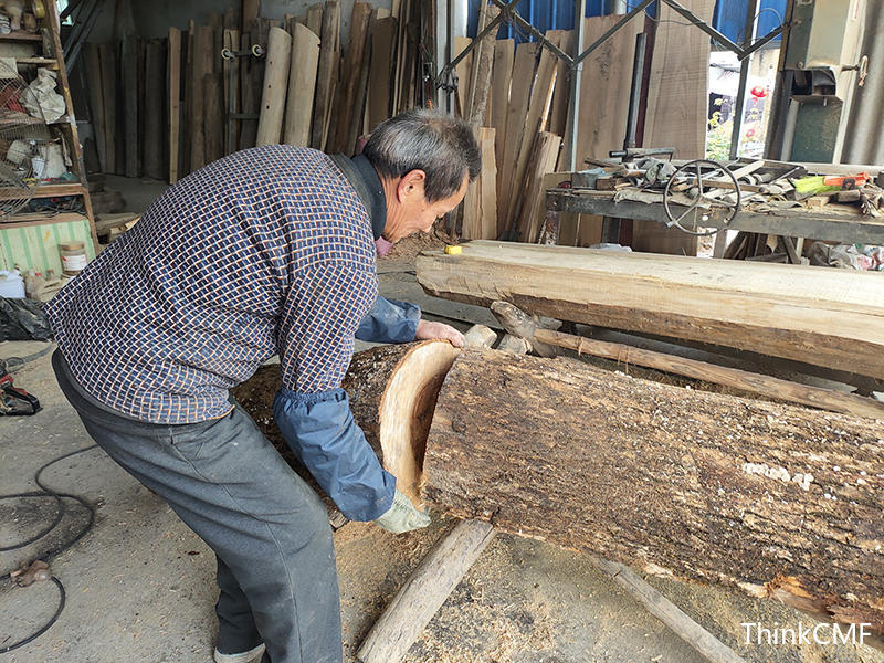 廣東湛江市梁先生在我廠定制一副遷墳撿骨專用小棺材